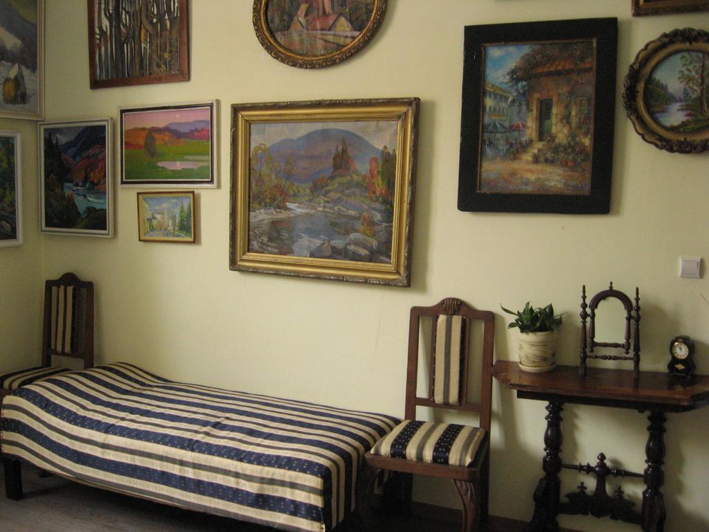 Hotel Vilni Kimnaty Mukačevo Esterno foto